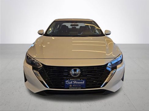 Used 2024 Nissan Sentra SV image 3