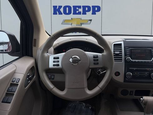 Used 2018 Nissan Frontier SV RWD image 13