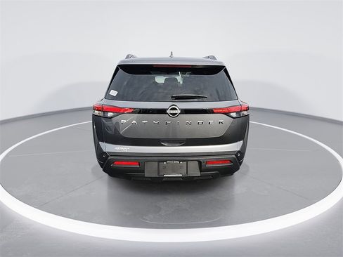 Used 2025 Nissan Pathfinder SV image 7