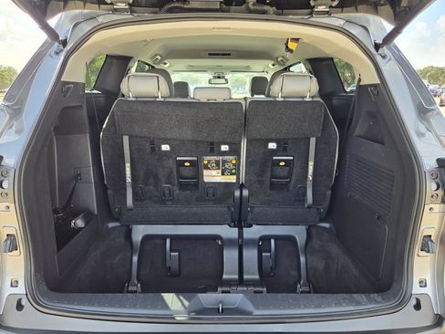 Used 2026 Toyota Sienna XLE FWD image 31