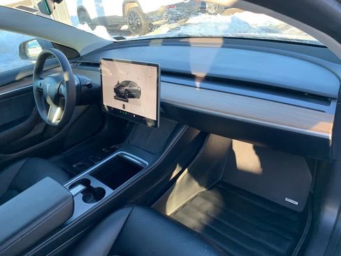 Used 2023 Tesla Model 3 Standard Range image 19