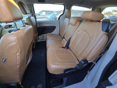 Used 2017 Chrysler Pacifica Touring w/ Tire & Wheel Group image 14