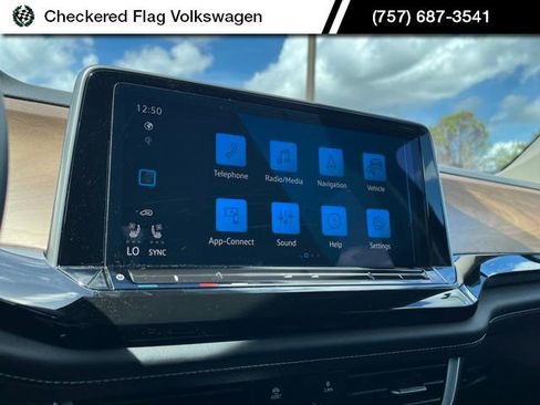 Used 2025 Volkswagen Atlas SE image 37