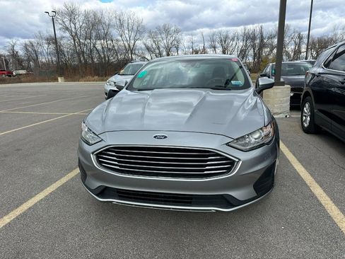 Used 2020 Ford Fusion SE image 2