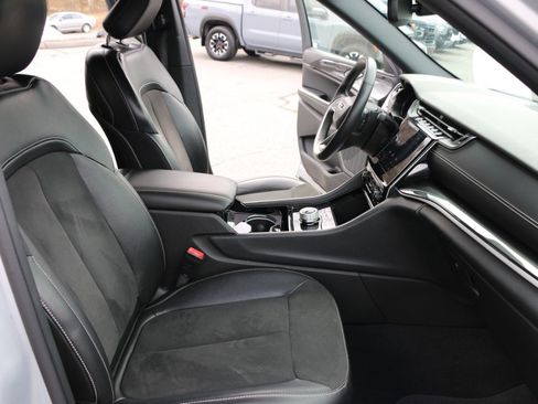 Used 2021 Jeep Grand Cherokee L Laredo image 28