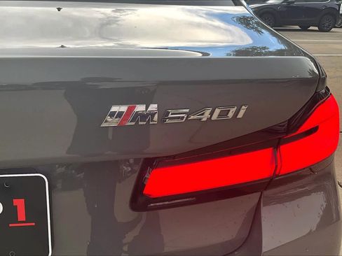 Used 2021 BMW 540i w/ M Sport Package RWD image 9