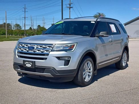 Used 2019 Ford Explorer XLT AWD/4WD image 2