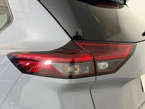 Used 2021 Nissan Rogue SL w/ Premium Package FWD image 9