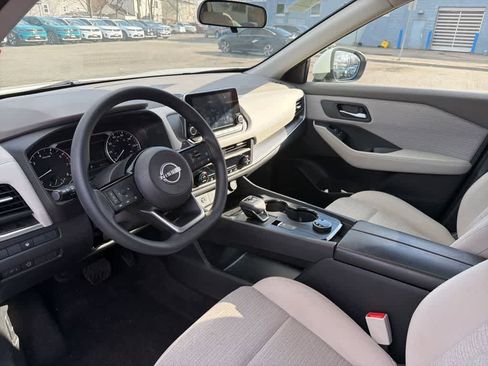 Used 2023 Nissan Rogue SV image 39