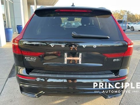 Certified 2025 Volvo XC60 B5 Core image 9