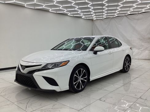 Used 2020 Toyota Camry SE image 6