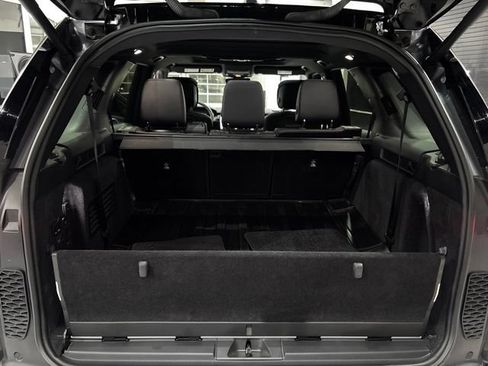Used 2024 Land Rover Discovery Dynamic SE AWD/4WD image 37