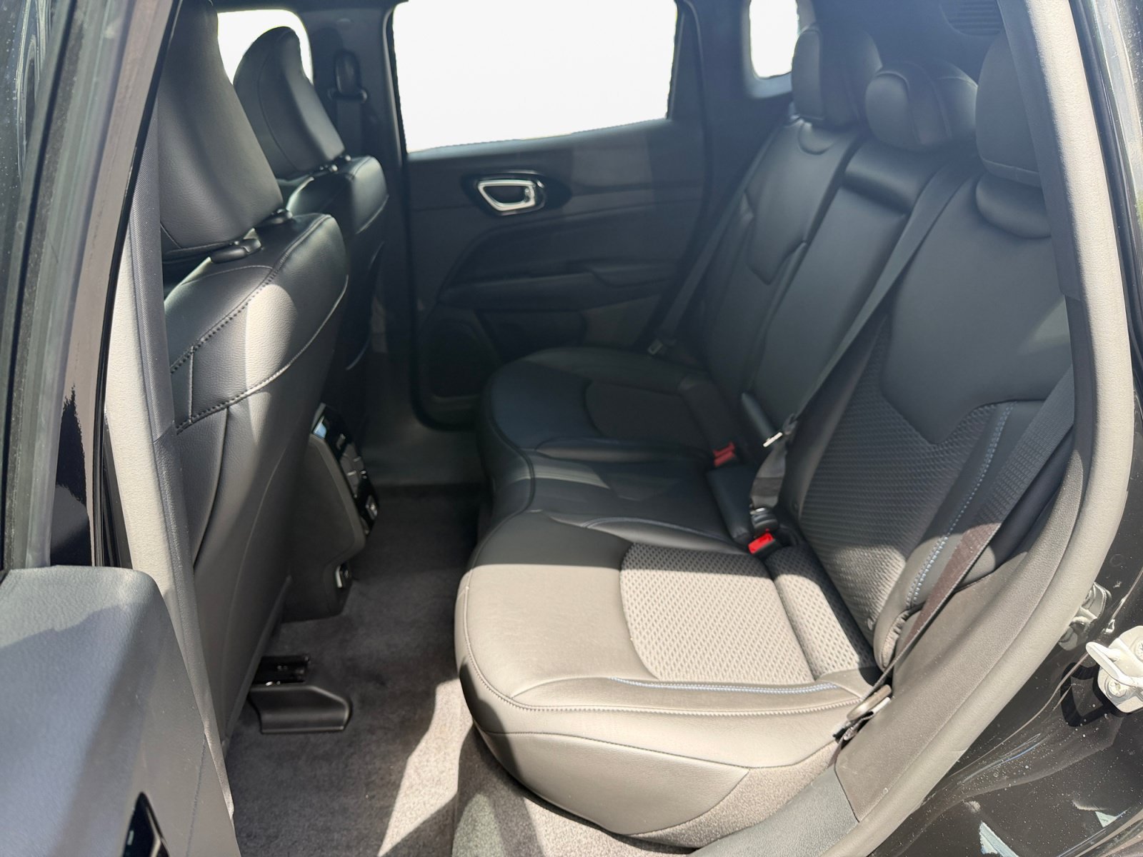 New 2026 Jeep Compass Latitude AWD/4WD image 17