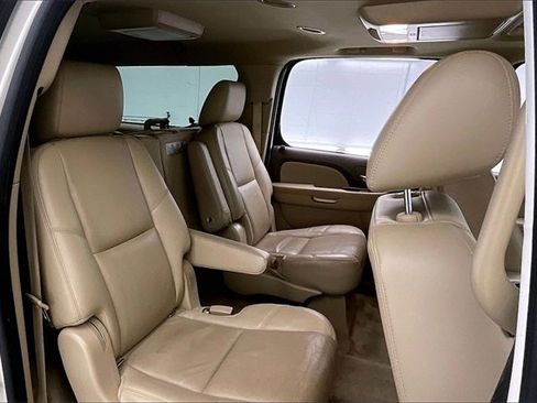 Used 2013 Chevrolet Suburban LTZ image 19