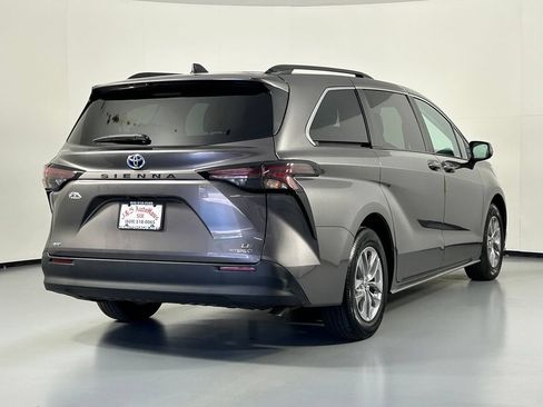 Used 2024 Toyota Sienna LE w/ LE Plus Package AWD/4WD image 7