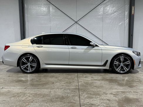 Used 2019 BMW 740i w/ M Sport Package image 6