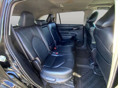 Used 2023 Toyota Highlander XLE FWD image 20