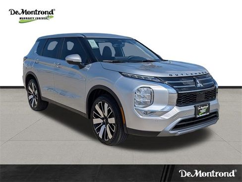 New 2025 Mitsubishi Outlander SE image 3