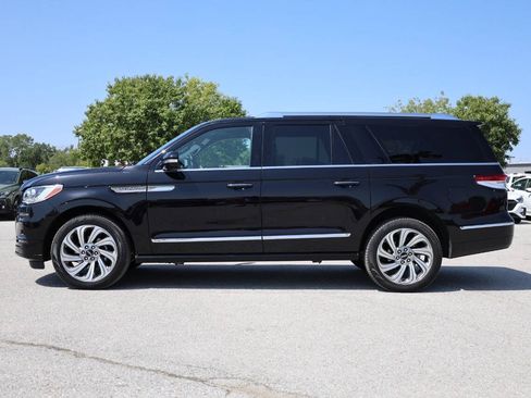 Used 2024 Lincoln Navigator L 4WD image 8