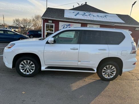 Used 2017 Lexus GX 460 image 2