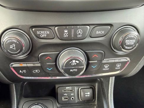 Used 2016 Jeep Cherokee Limited AWD/4WD image 15
