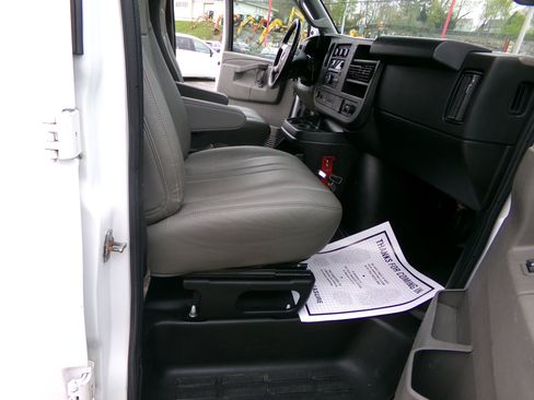 Used 2018 Chevrolet Express 3500 Extended w/ Driver Convenience Package image 15