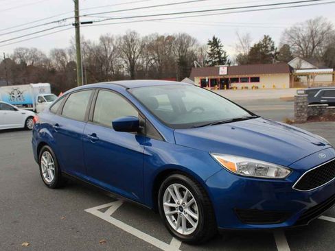 Used 2018 Ford Focus SE image 3