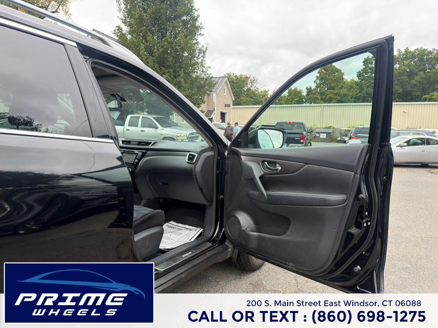 Used 2015 Nissan Rogue SV w/ SV Premium Package AWD/4WD image 16