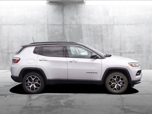 Used 2025 Jeep Compass Limited AWD/4WD image 5