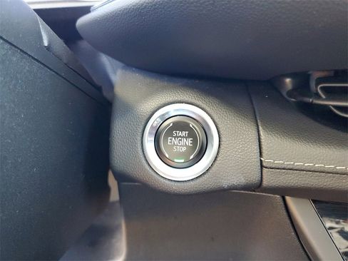Used 2023 Buick Envision Essence image 25