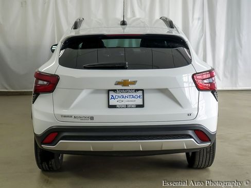 Used 2025 Chevrolet Trax LT w/ LT Convenience Package image 6