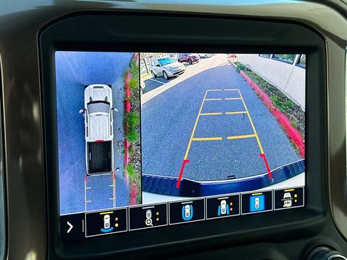 Used 2022 Chevrolet Silverado 2500 High Country w/ Z71 Off-Road Package image 23