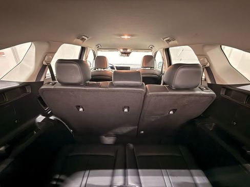 Used 2024 Kia Sorento S image 34