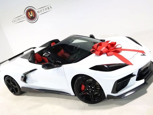 Used 2024 Chevrolet Corvette Stingray Premium Conv w/ Z51 Performance Package RWD image 2