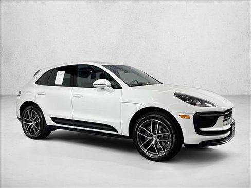 Certified 2026 Porsche Macan AWD/4WD image 7
