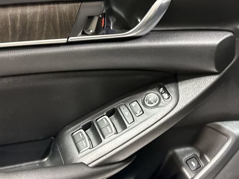 Used 2020 Honda Accord EX image 21