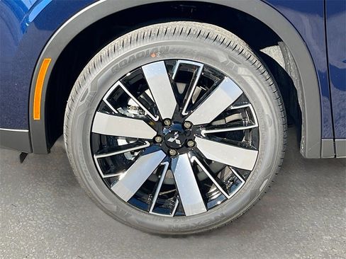 New 2025 Mitsubishi Outlander SE image 31