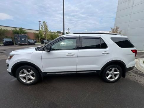 Used 2016 Ford Explorer XLT w/ Equipment Group 202A AWD/4WD image 8