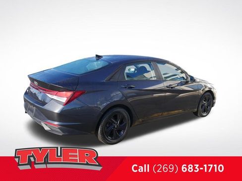 Used 2022 Hyundai Elantra SEL FWD image 8