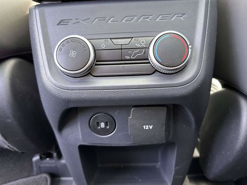 Used 2025 Ford Explorer Active w/ Active Comfort Package AWD/4WD image 16