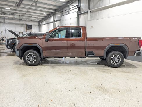 Used 2024 GMC Sierra 3500 SLE w/ SLE Value Package image 6