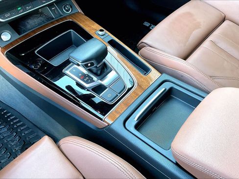 Used 2022 Audi Q5 e Premium Plus image 19