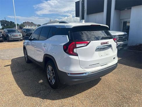 Used 2022 GMC Terrain SLT w/ Infotainment Package II image 9