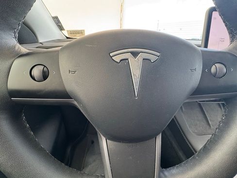 Used 2023 Tesla Model Y Performance image 15