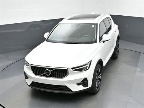 Used 2024 Volvo XC40 B5 Plus w/ Protection Package Premier image 43