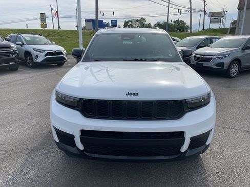 Used 2023 Jeep Grand Cherokee L Laredo AWD/4WD image 2