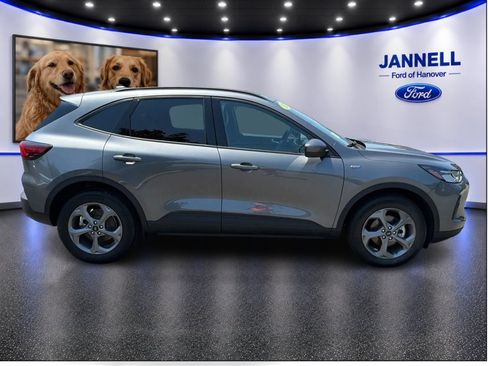 Used 2025 Ford Escape ST-Line Select AWD/4WD image 4