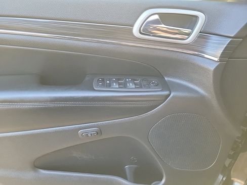 Used 2022 Jeep Grand Cherokee Limited w/ Tech Group image 18