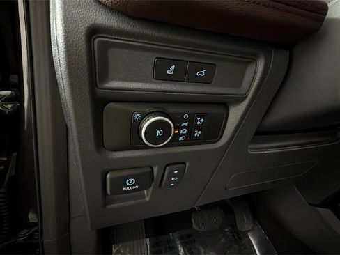 Used 2024 Ford Expedition Limited image 29