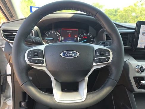 Used 2024 Ford Explorer XLT w/ Equipment Group 202A RWD image 9